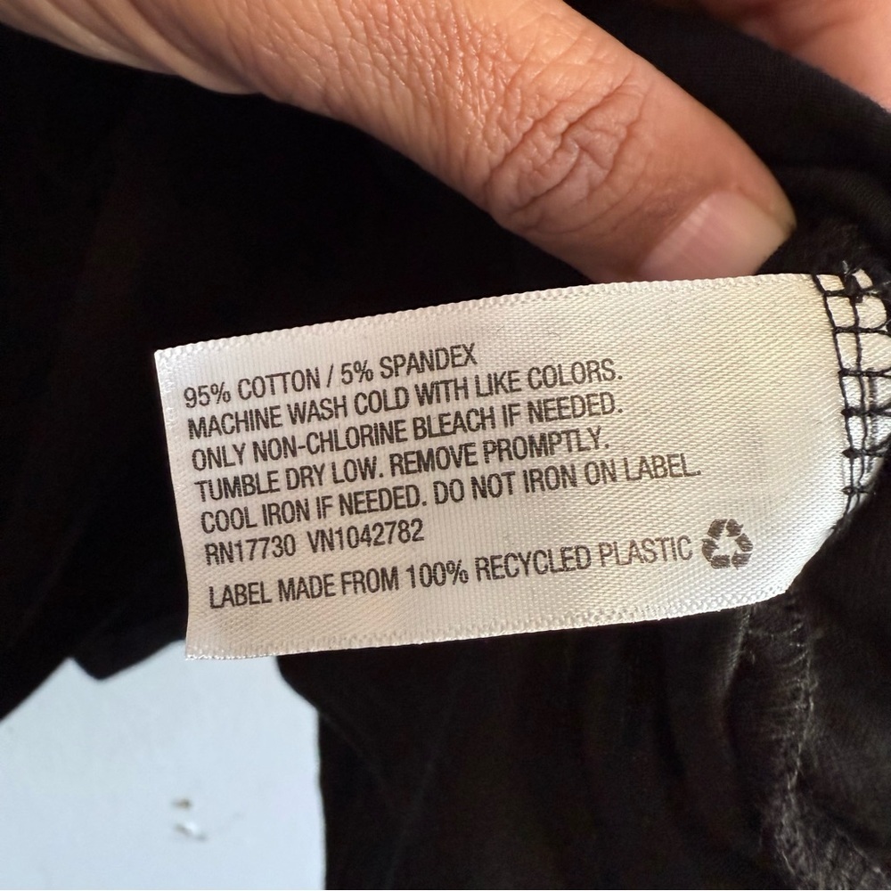 Ava & Grace Black Short Sleeve V-Neck Tee - Picture 6 of 6